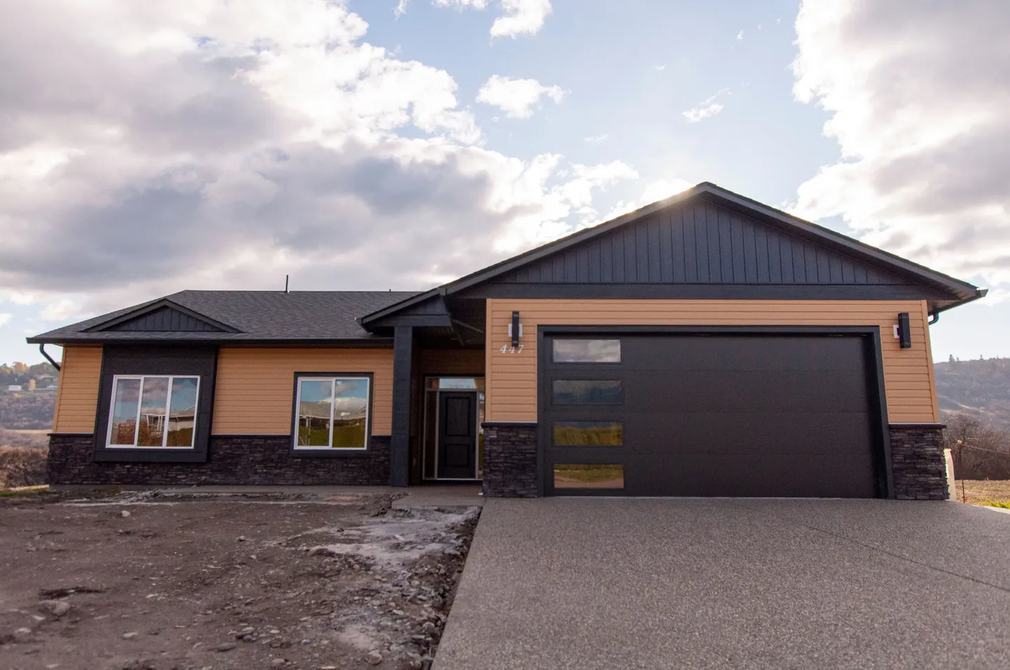 Exterior view of home at 447 Desert Cove in Vernon, BC